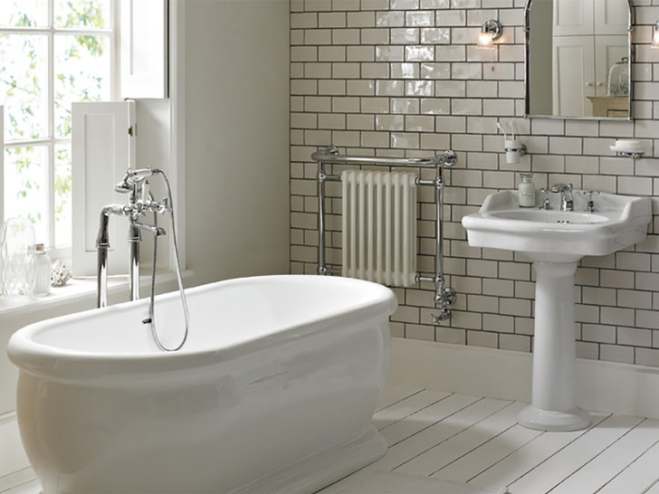 Большое окно является яркой особенностью стиля модерн в ванной. Романтическая атмосфера спокойствия и расслабления поможет в борьбе с усталостью после рабочего дня. Большое окно является яркой особенностью стиля модерн в ванной. Романтическая атмосфера спокойствия и расслабления поможет в борьбе с усталостью после рабочего дня.