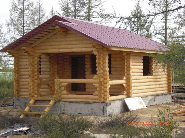 Баня из оцилиндрованного бруса 
