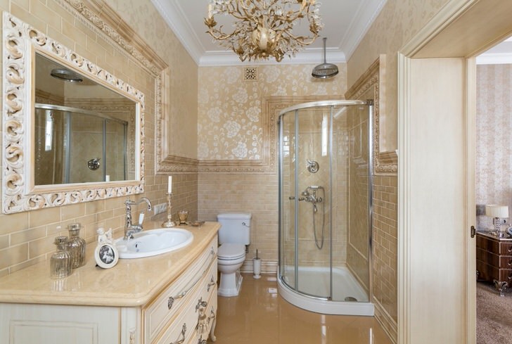 Санузел оформлен в стиле неоклассика. Большое зеркало, обрамленное широкой рамой, делает картину завершенной. Санузел оформлен в стиле неоклассика. Большое зеркало, обрамленное широкой рамой, делает картину завершенной.