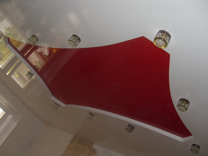 Удачное сочетание цветов, и зонирование зоны отдыха.