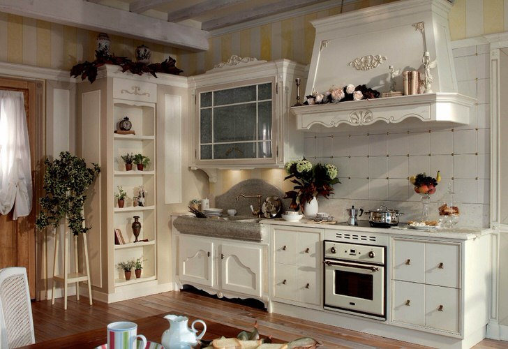 Белоснежная кухня кантри с яркими акцентами свежей зелени.