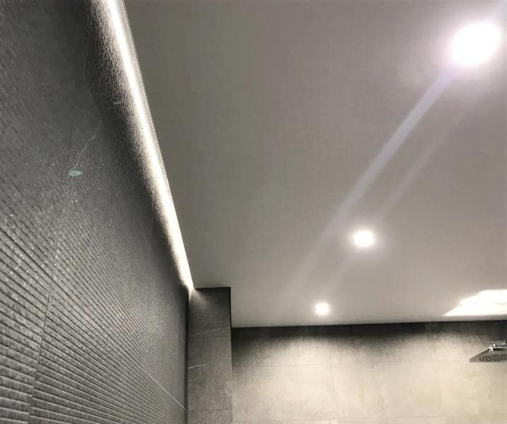 Натяжные потолки: виды, выбор и монтаж в Украине 2025 16 Натяжные потолки – виды, плюсы и минусы, как выбрать и где лучше использовать